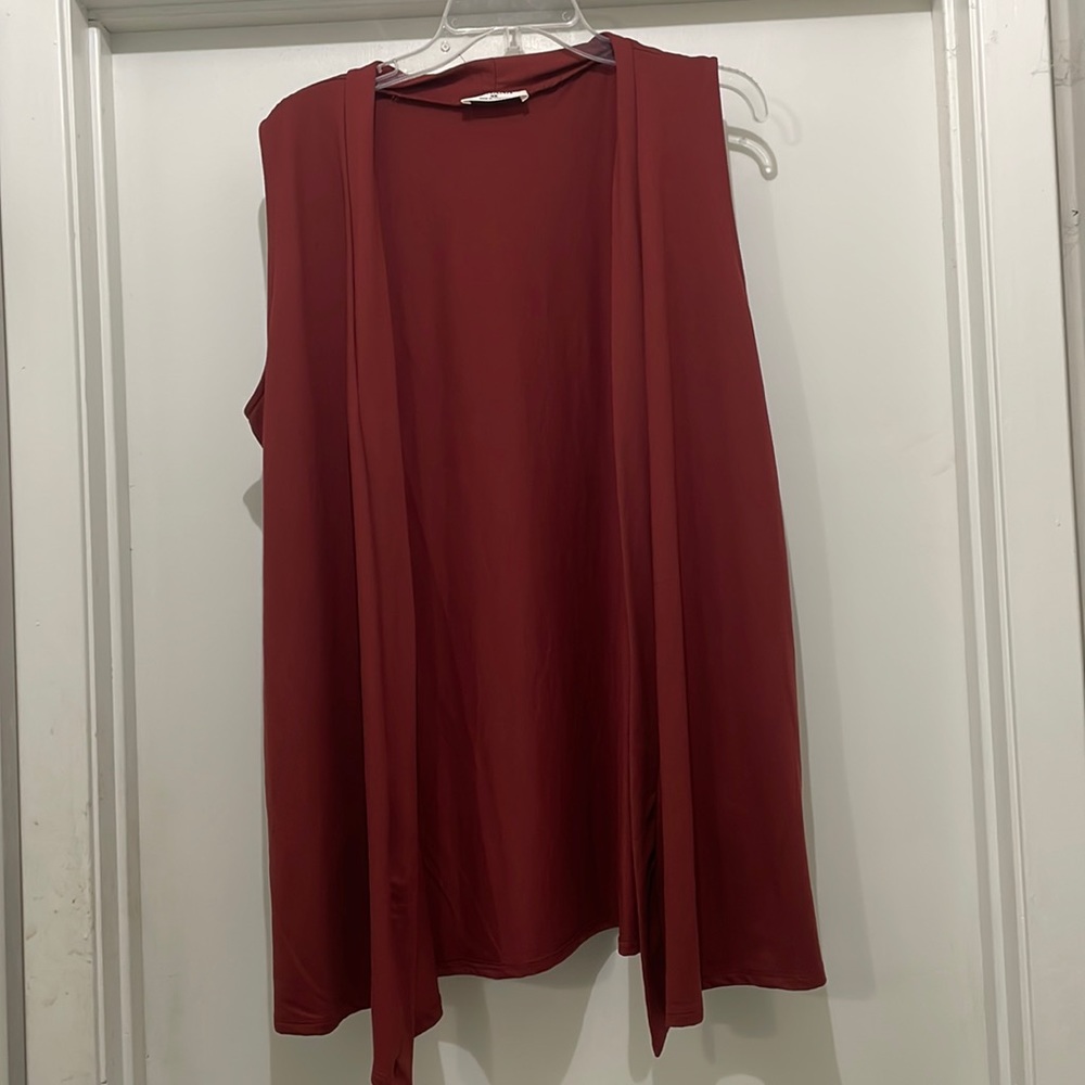 Open sleeveless cardigan with side seam pockets . Zenana brand. Size 2X
